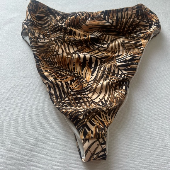 PLT High Wait bikini bottom - Picture 2 of 2